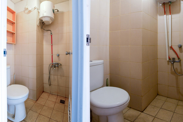 Bathroom, OYO 2582 Apartemen Serpong Green View, Tangerang Selatan