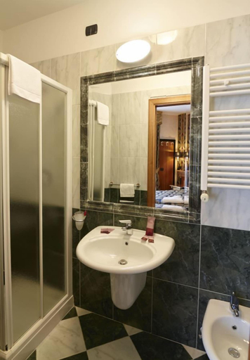Bathroom 5, ALI HOTELS - Palace, Foggia