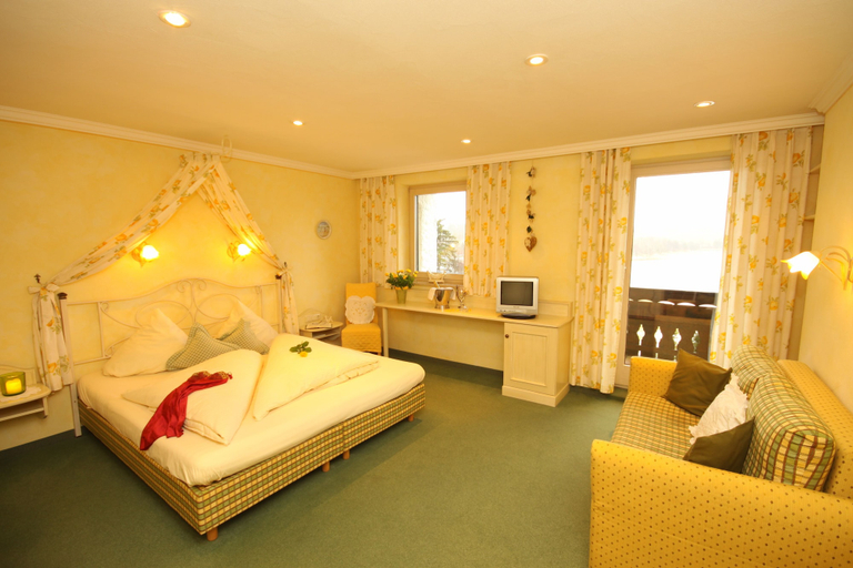 Bedroom 4, Das vegetarische Boutique Hotel Dreimäderlhaus, Ostallgäu