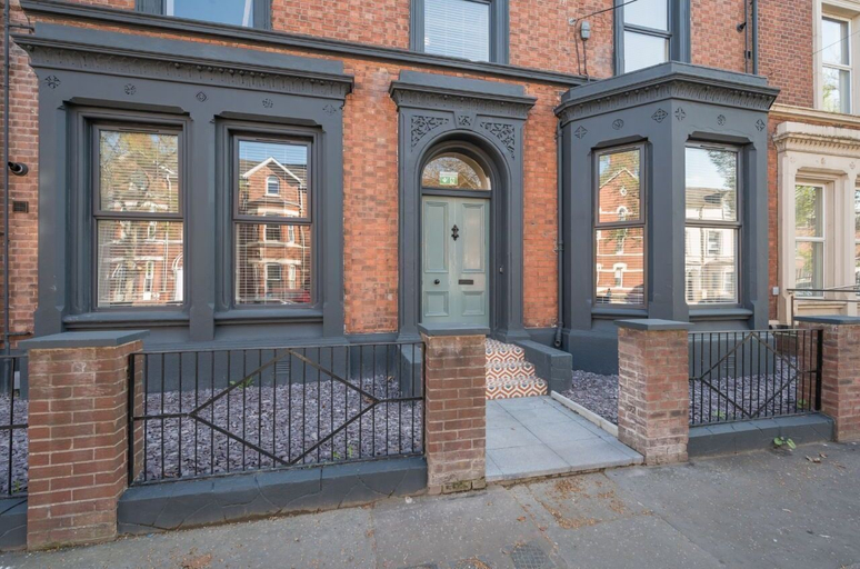Exterior & Views 2, Central Belfast Apartments: University Street, Belfast