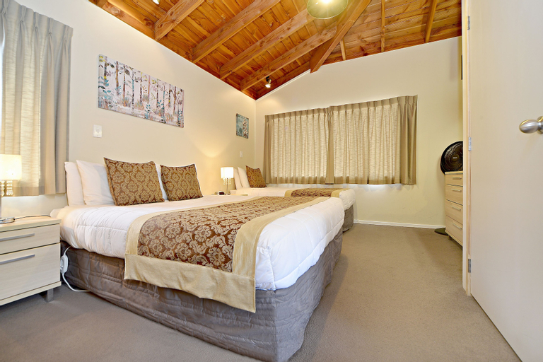 Takapuna Motor Lodge, Waitakere
