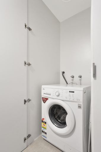 Bathroom 3, Platinum City Serviced Apartments, Melbourne