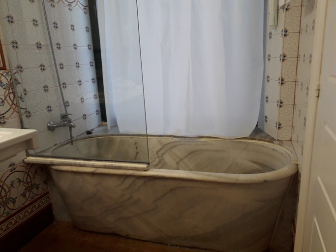 Bathroom 5, Hotel Noucentista, Barcelona