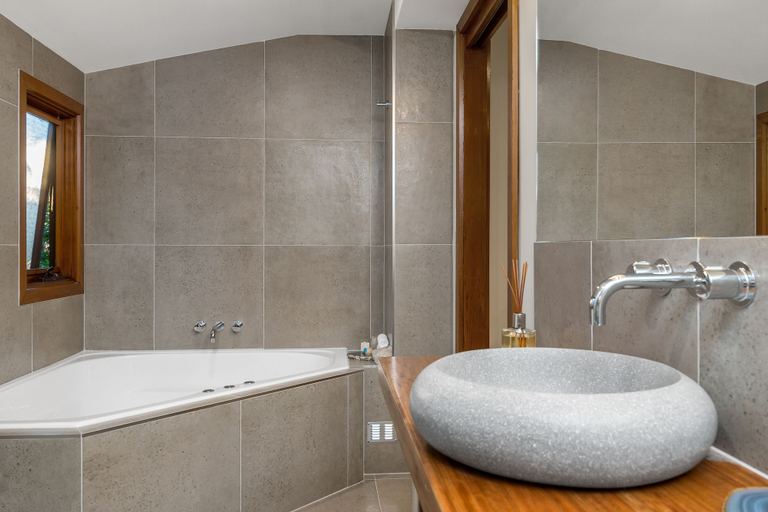 Bathroom 5, Cape Byron Retreat, Byron