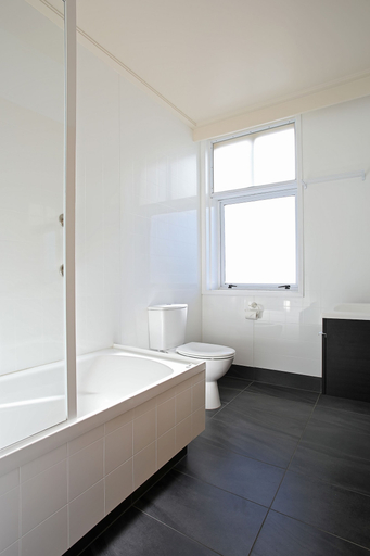 Bathroom 4, Kelvin Hotel, Invercargill