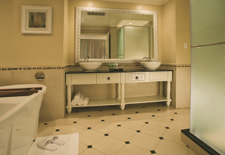 Bathroom 5, Wild Coast Sun, Alfred Nzo