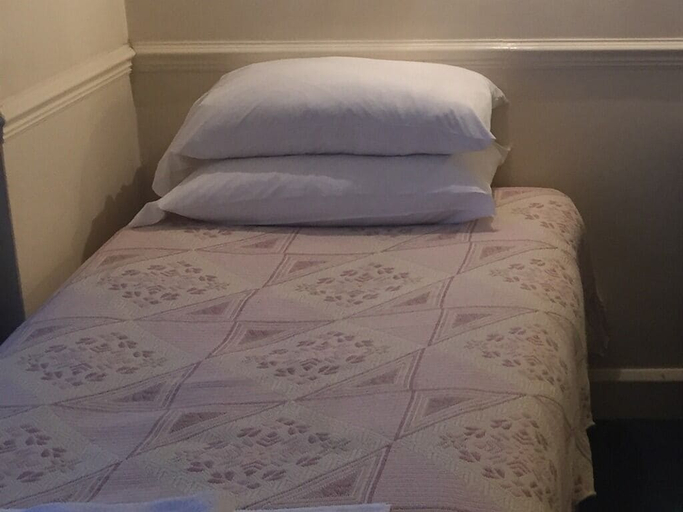 Bedroom 4, Colnbrook Lodge Guest House, Slough