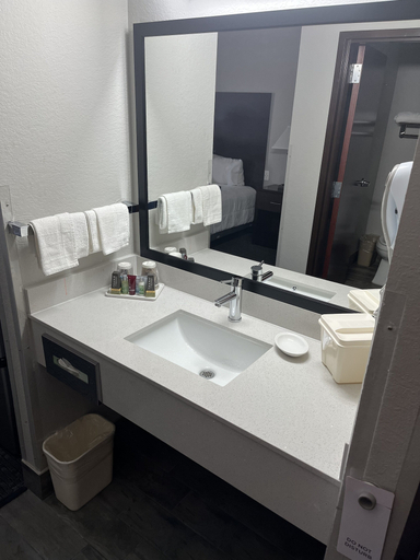 Bathroom 4, Lea County Inn, Lea