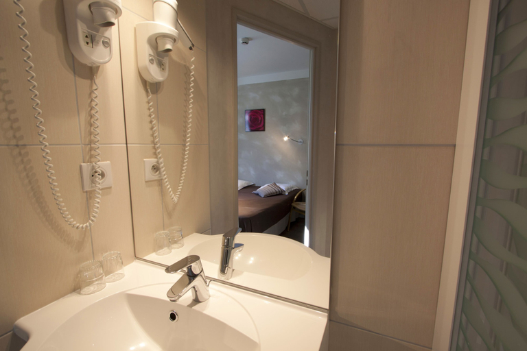 Bathroom 3, Logis Hotel la Résidence, Vosges