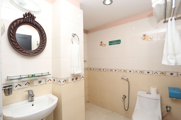 Bathroom 4, Thamel Eco Resort, Bagmati