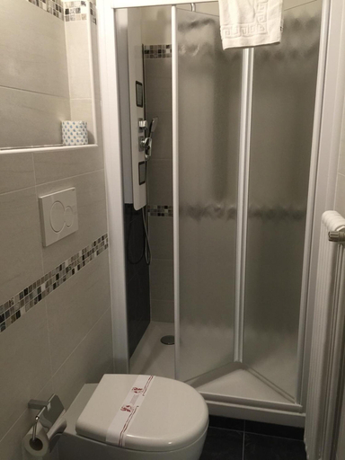 Bathroom 4, Hotel Holiday, Bologna
