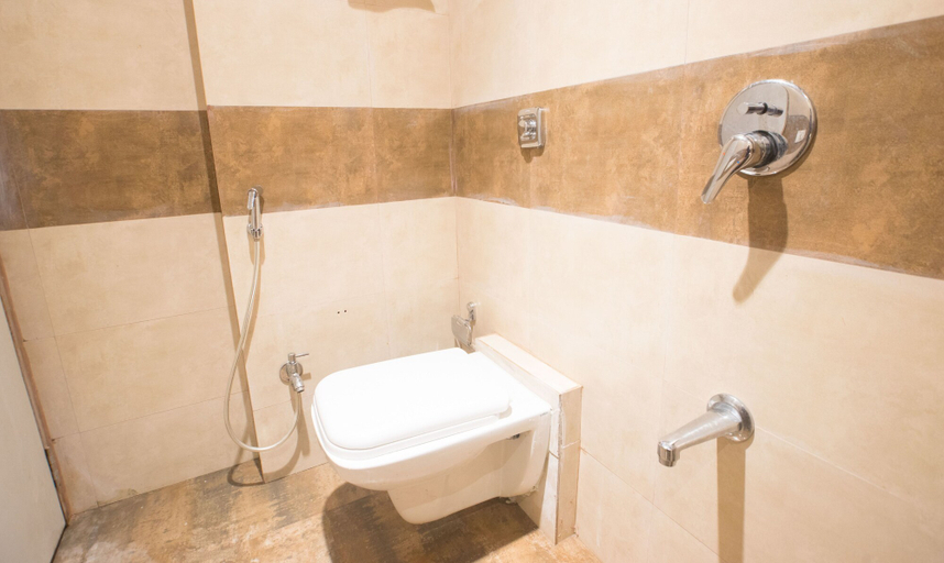 Bathroom 5, Treebo Amber International Mumbai Airport T2, Mumbai Suburban