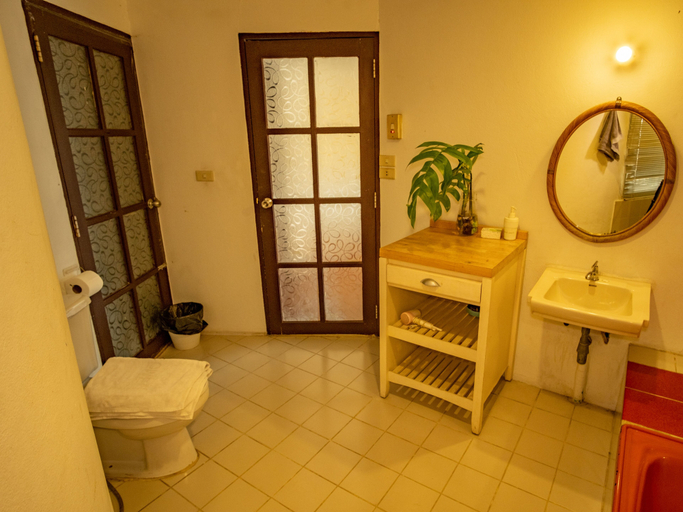 Bathroom 3, Home16 Hostel 16, Khlong Toey