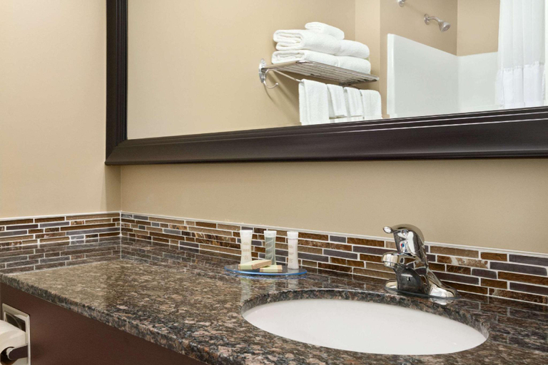 Bathroom 2, Super 8 By Wyndham Regina, Division No. 6
