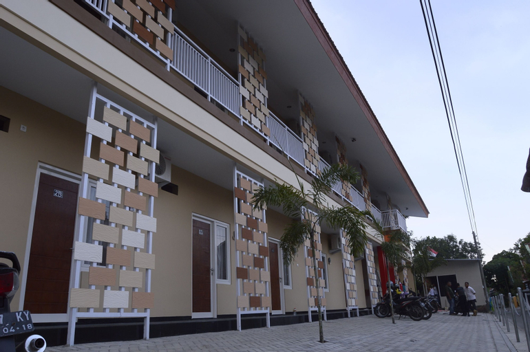 Exterior & Views 30