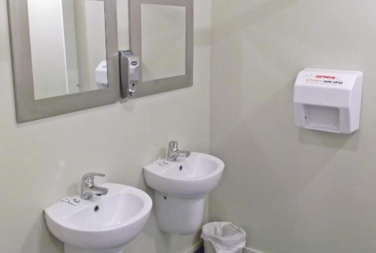 Bathroom 3, Leviathan Heritage Hotel Dunedin, Dunedin