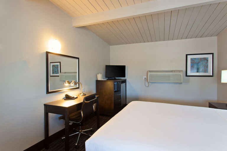 Bedroom 3, Days Inn by Wyndham Chowchilla Gateway to Yosemite, Madera