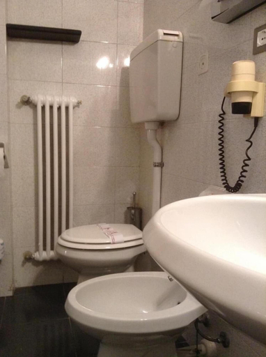 Bathroom 4, Hotel Holiday, Bologna
