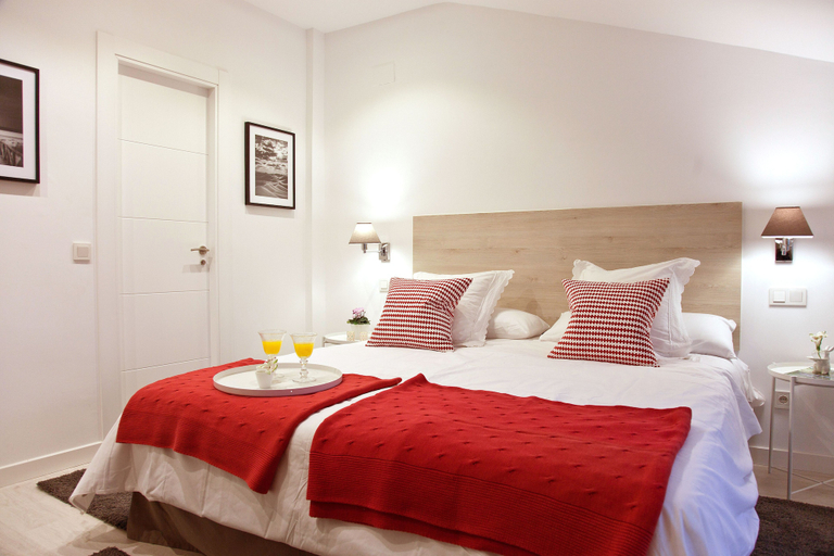 Bedroom 4, Feelathome Madrid Suites Apartments, Madrid