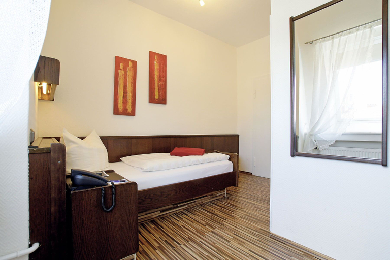 Bedroom 4, Hotel Deutsches Haus, Braunschweig