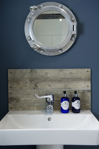 Bathroom 4, Lock Chambers Caledonian Canal Centre, Highland