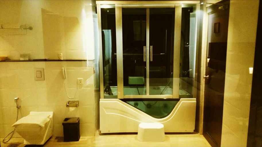 Bathroom 4, Gokulam Park Munnar, Idukki