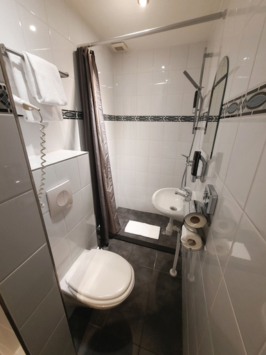 Bathroom 4, Hotel Washington, Amsterdam