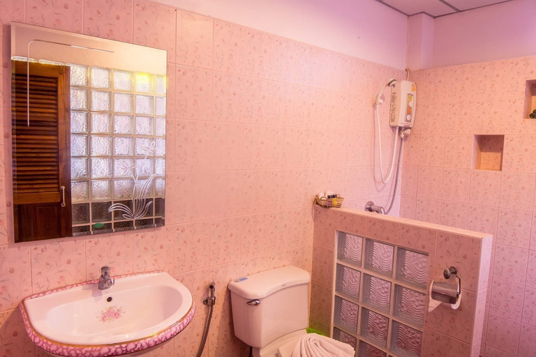 Bathroom 3, Pongphen Guesthouse, Muang Kanchanaburi