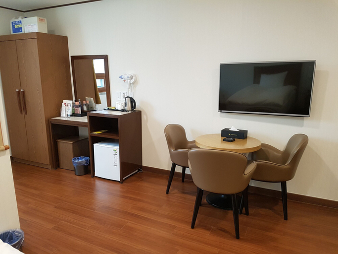 Others 5, Youngbin Hotel, Jung