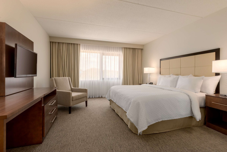 Bedroom 4, Embassy Suites by Hilton Milwaukee Brookfield, Waukesha