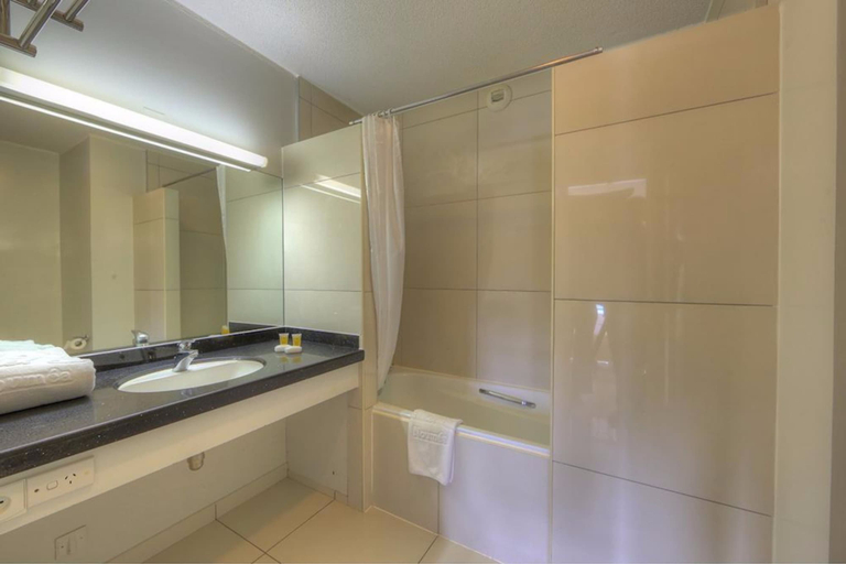 Bathroom 5, Casa del Sole Apartments, Nouméa