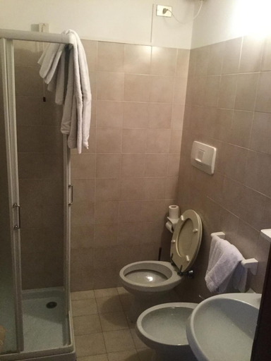 Bathroom 4, Hotel Alpenrose, Belluno
