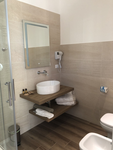 Bathroom 5, Casablanca Hotel, Macerata