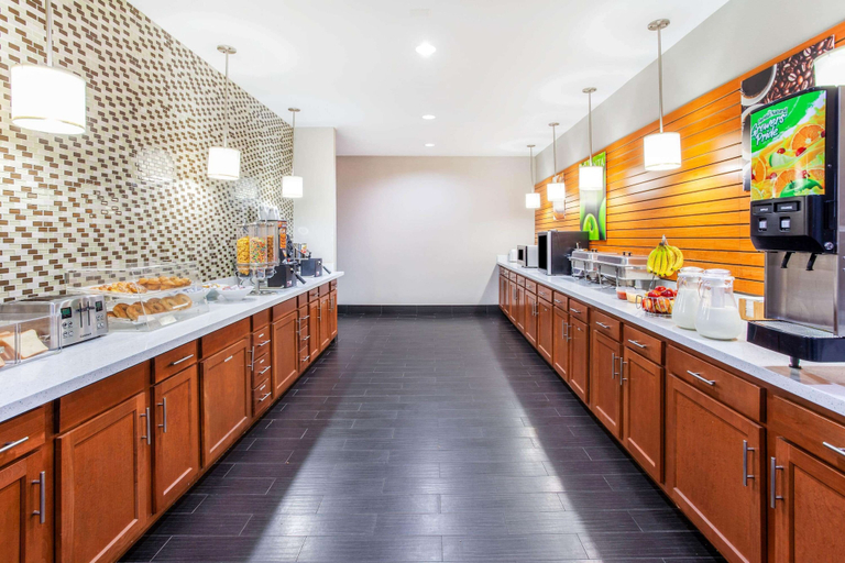 Food & Drinks 5, La Quinta Inn & Suites by Wyndham Luling, Caldwell