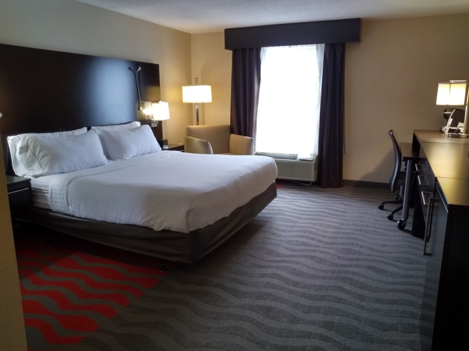Bedroom 3, Holiday Inn Express & Suites WATERFORD, Oakland