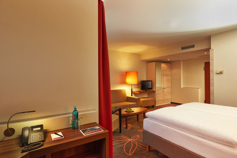 Bedroom 2, H+ Hotel Hannover, Region Hannover