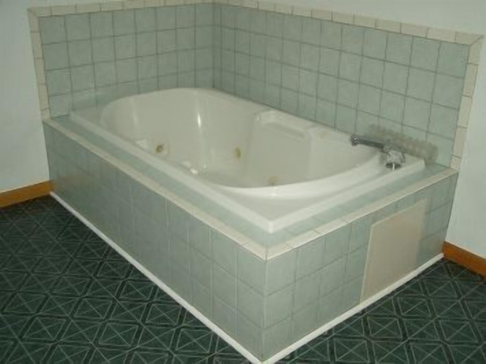 Bathroom, Sunset Inn, Berkshire