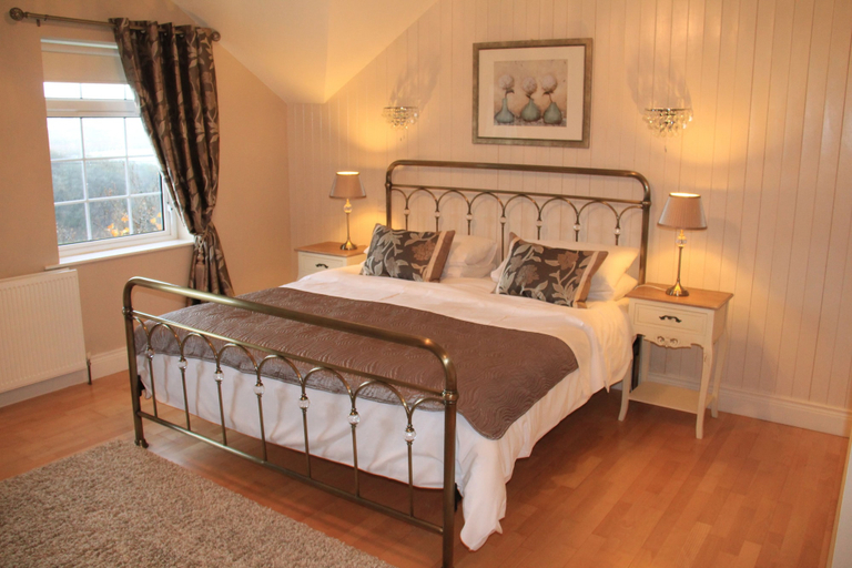 Bedroom 3, Lake House Hotel