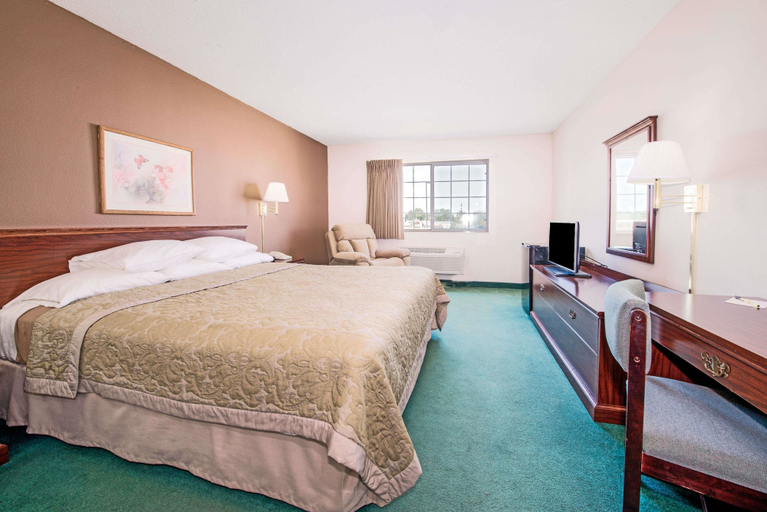 Bedroom 3, Super 8 by Wyndham Richmond, Ray