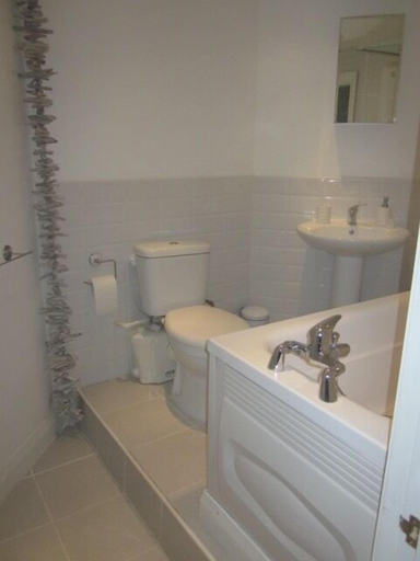 Bathroom 4, Superb Cintra Apartments, Conwy