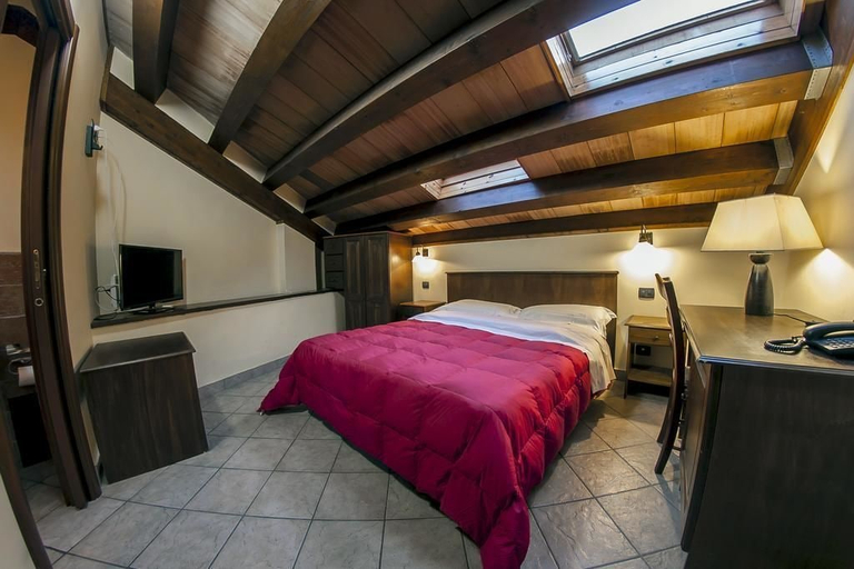 Bedroom 5, Hotel Capomulini Dimora Storica, Catania