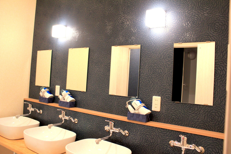 Bathroom 5, Funtoco Backpackers Namba - Hostel, Osaka