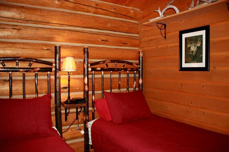 Bedroom 2, Rand Creek Ranch, Park