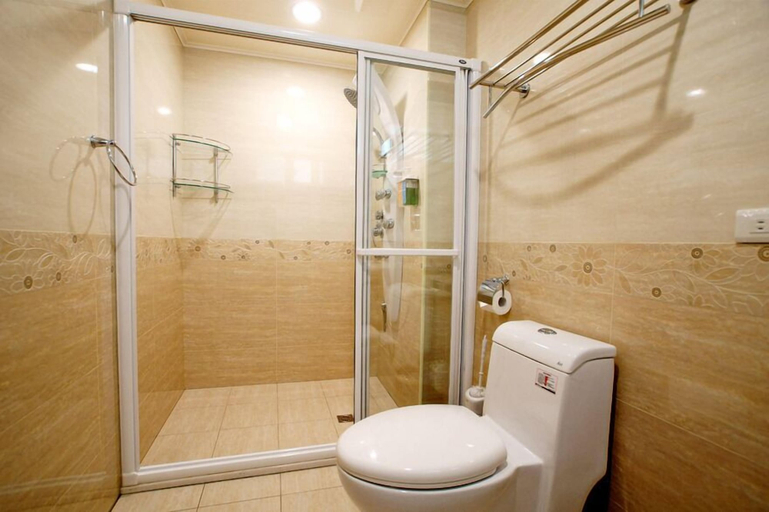 Bathroom 4, White Pine Village, Taitung