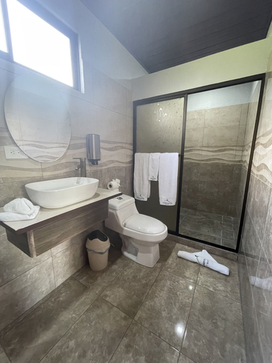 Bathroom 3, Campos Arenal Hotel, San Carlos