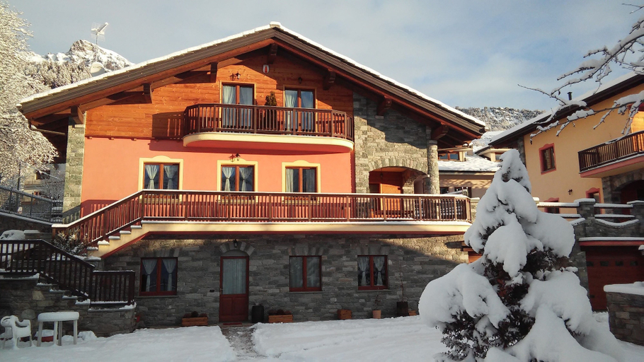 Exterior & Views 2, Les Vrais Rayons, Aosta