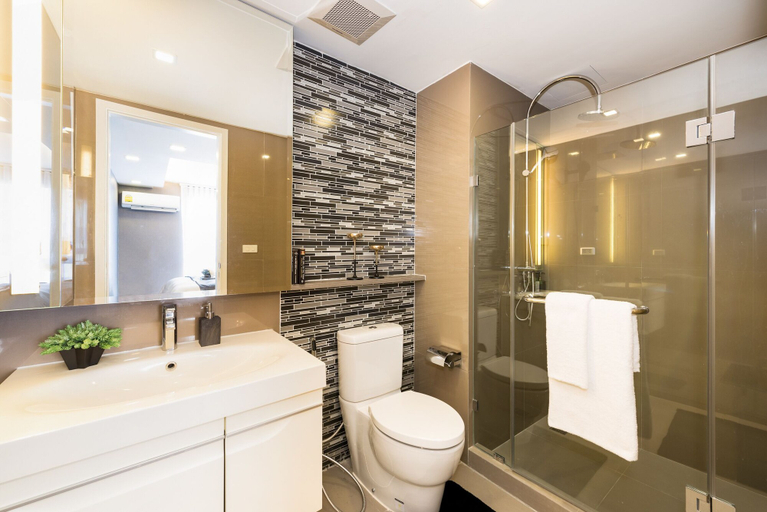 Bathroom 5, Residence 187, Wattana