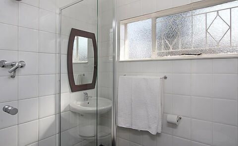 Bathroom 4, Vetho 1 Apartments OR Tambo Airport, Ekurhuleni