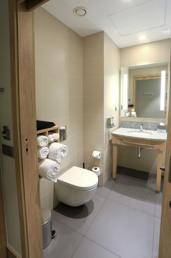 Bathroom 4, Hampton by Hilton Gdansk Old Town, Gdańsk City
