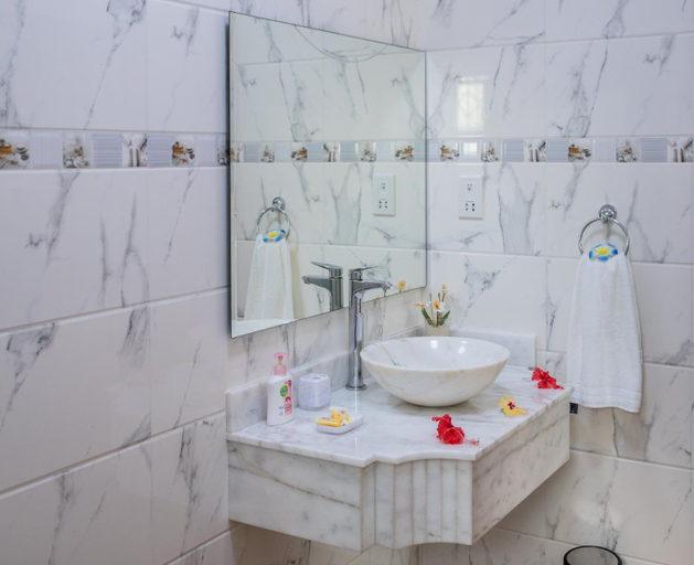 Bathroom 5, Seashell Beach Villa
